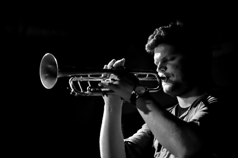 Claus Löhr beim Trompete spielen